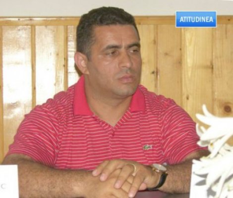 Atitudinea: Haos la Poarta Albă: la un an după alegeri, comuna nu are primar şi nici consiliul local nu e complet